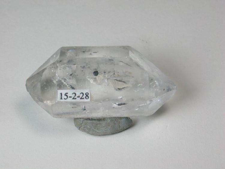 quartz with black bubble - China 15-2-28.JPG