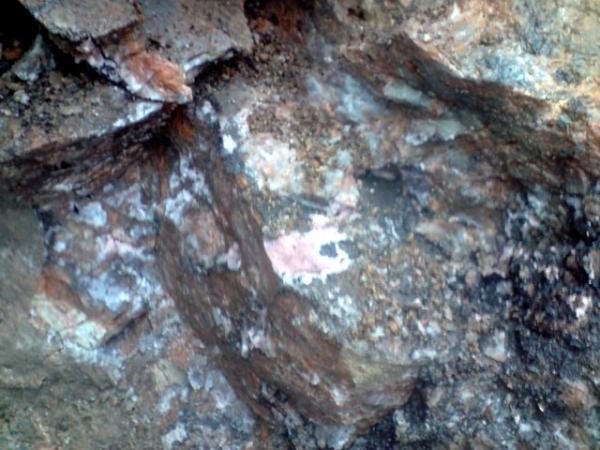 Rhodochrosite & Kentrolite Peyrebrune.jpg