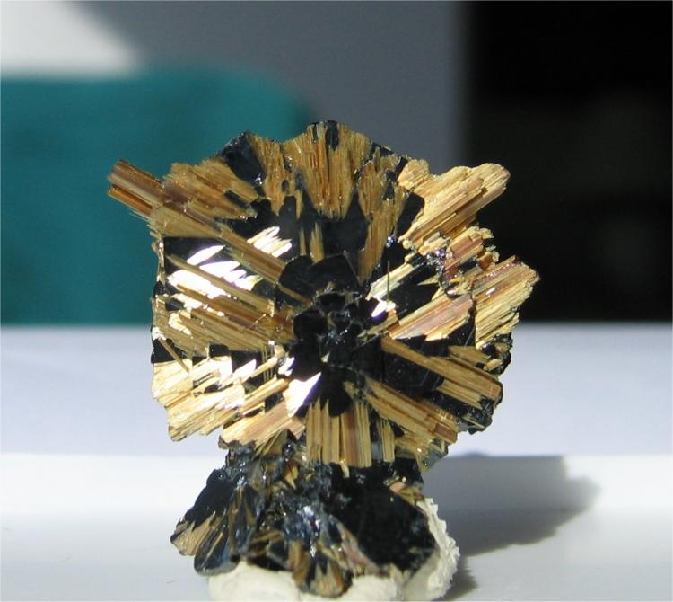 Rutile on hematite.jpg