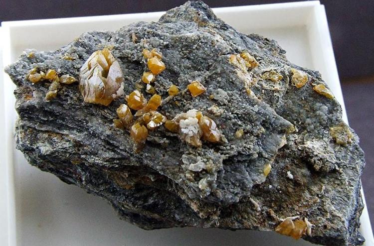 spanish Wulfenite full view.JPG