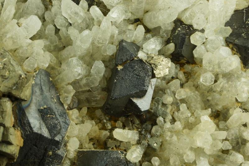 Sphalerite twin Cornwall 1.jpg