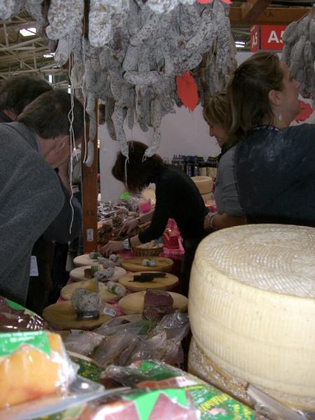 SudTirolSausageStand_Munich 2010.jpg