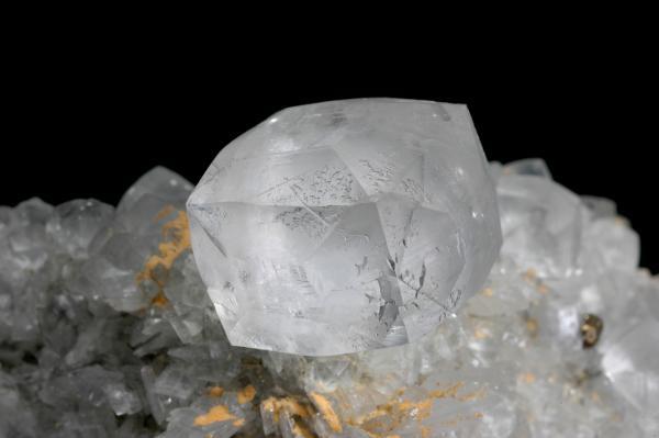 Tetraquishexaedral crystal of fluorite Emilio mine.jpg