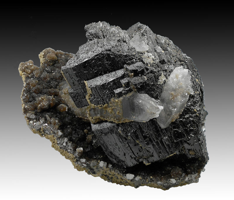 01 - FERBERITE CLUSTER WITH QUARTZ AND MUSCOVITE.jpg