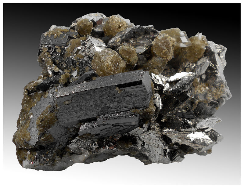 01 - FERBERITE WITH ARSENOPYRITE, QUARTZ AND MUSCOVITE.jpg