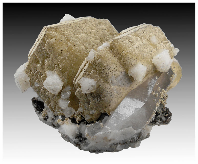 01 -SIDERITE WITH DOLOMITE ON QUARTZ.jpg