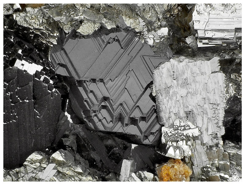 02 - ARSENOPYRITE WITH SPHALERITE.jpg