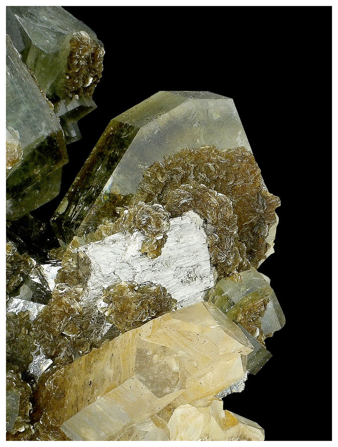 02 - FLUORAPATITE WITH QUARTZ.jpg