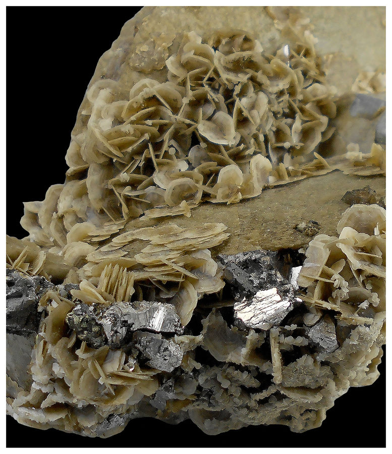 02 - SIDERITE ON ARSENOPYRITE.jpg