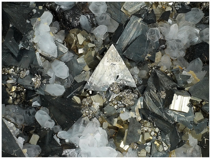 03 - TETRAHEDRITE - BOLDUT.jpg