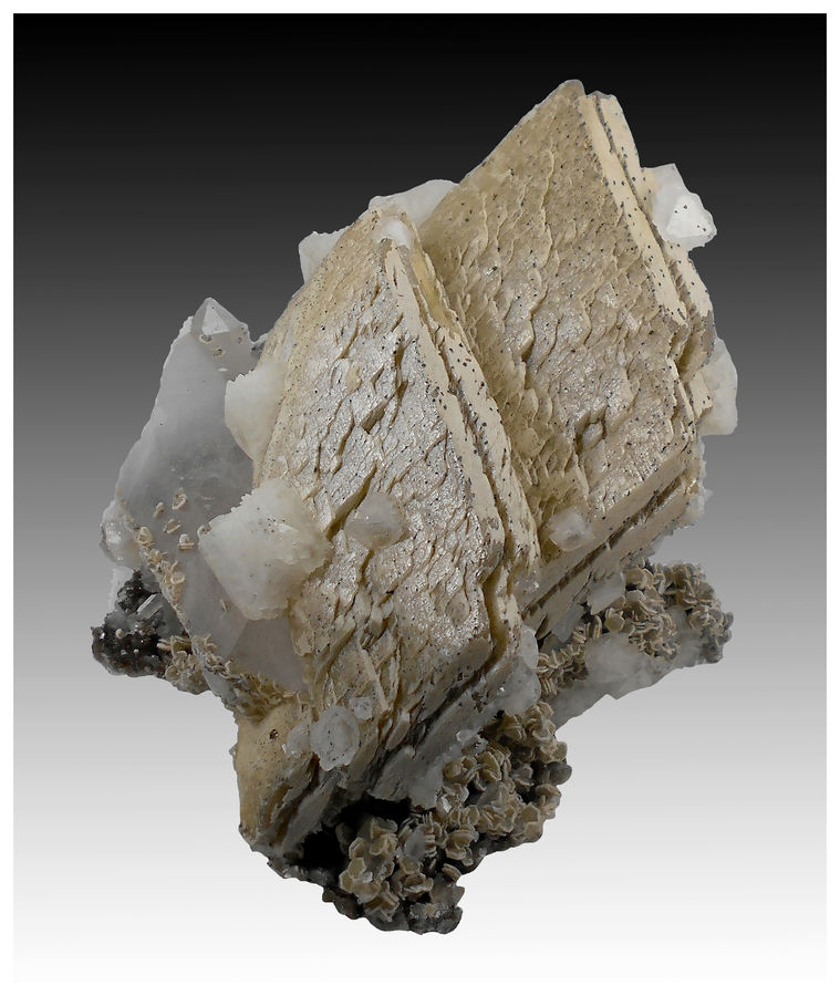 03 -SIDERITE WITH DOLOMITE ON QUARTZ.jpg