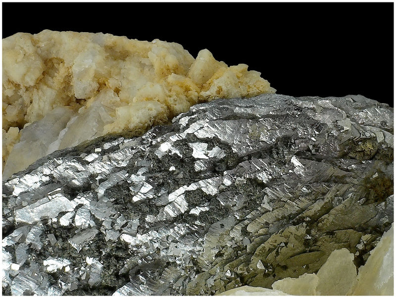 04 - Lollingite Close up 1.jpg