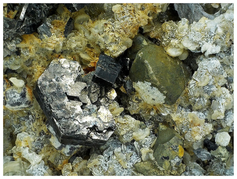 05 -  CASSITERITE, ARSENOPYRITE, CHALCOPYRITE.jpg