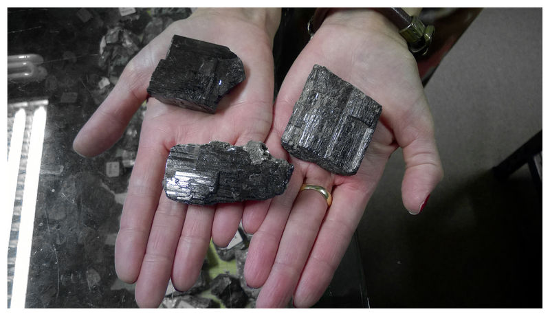 06 - FERBERITE CRYSTALS - PANASQUIERA MINES.jpg