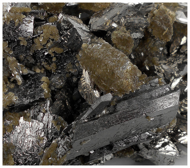 06 - FERBERITE WITH ARSENOPYRITE, QUARTZ AND MUSCOVITE.jpg