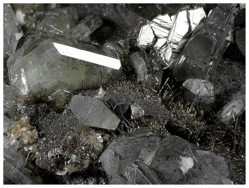 07 - FLUORAPATITE ON SCHORL-DRAVITE.jpg