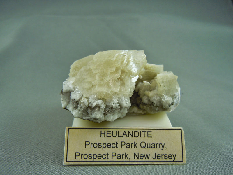 1076 heulandite.jpg