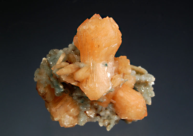 2194 Stilbite on chalcedony.jpg