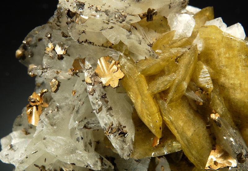 2439 Siderite, dolomite, cubanite.jpg