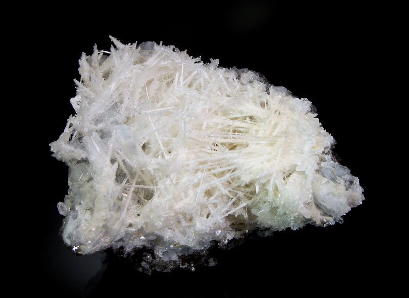 2500 Natrolite - Weyerhauser Lincoln Creek Quarry, Lewis County, Washington.jpg