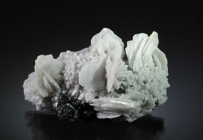 2627 Barite - Banska Stiavnica, Slovakia.jpg