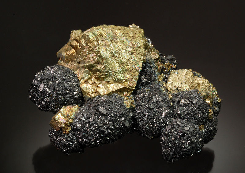 2719 Chalcopyrite on sphalerite - Turt, Oas, Satu Mare, Romania.jpg