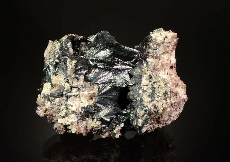 3036 Pyrolusite - Gremmelsbach, Triberg, Baden-Wurttemberg, Germany.jpg