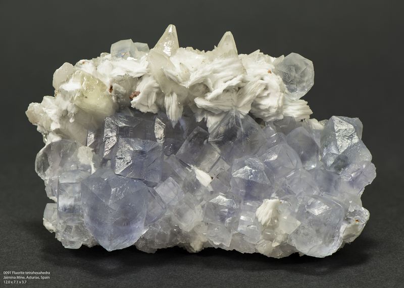 3A08-10 0091 Fluorite Jaimina, Asturias (Copy).jpg
