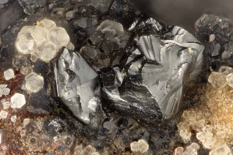 4587 hetaerolite.jpg