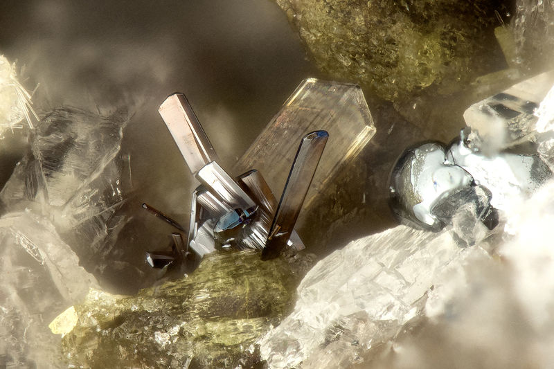 4998 pseudobrookite.jpg