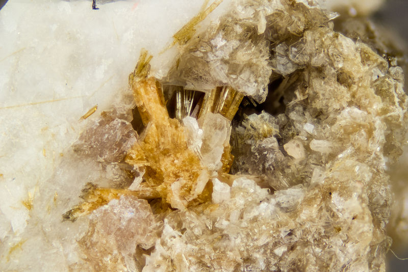 5327-bussyite-(Ce).jpg