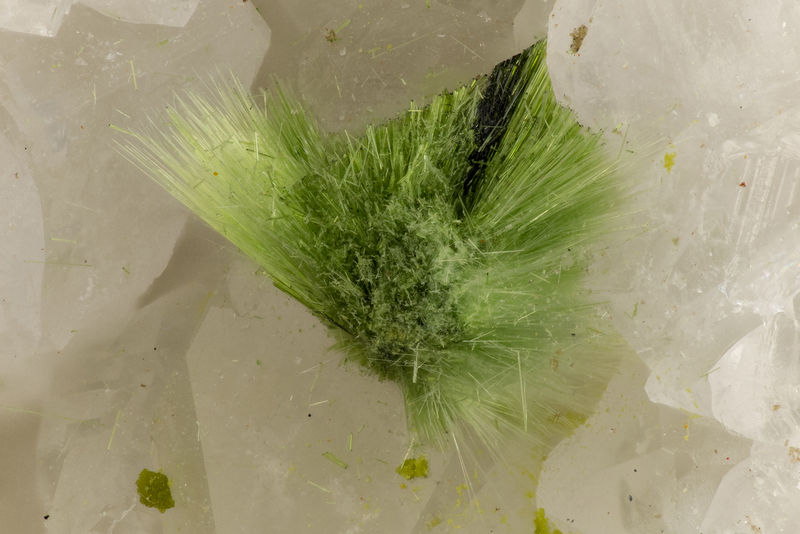 5581 agardite-(Ce).jpg