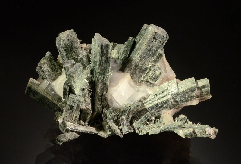 564 Actinolite var. uralite - Calumet Mine, Chaffee County, Colorado.jpg