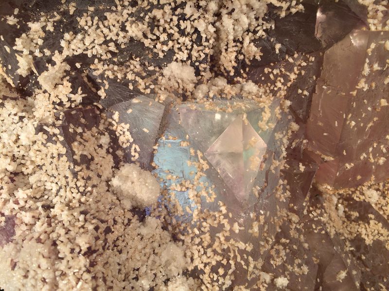 622h. Fluorite, Barite, Cave-in-Rock, IL.JPG