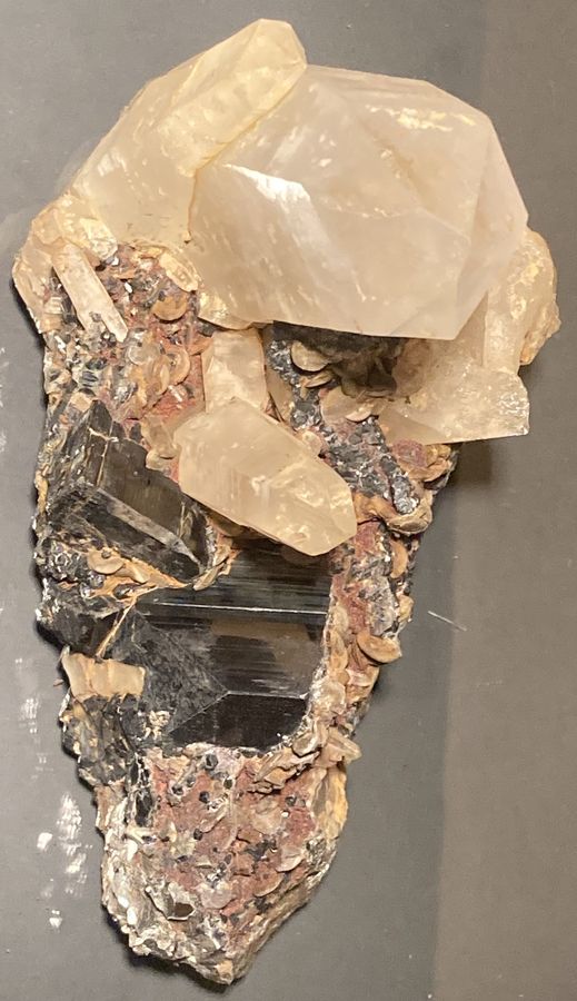 710. Wolframite, Quartz, Kami Mine, Ayopaya Province, Cochabamba, Bolivia.JPG