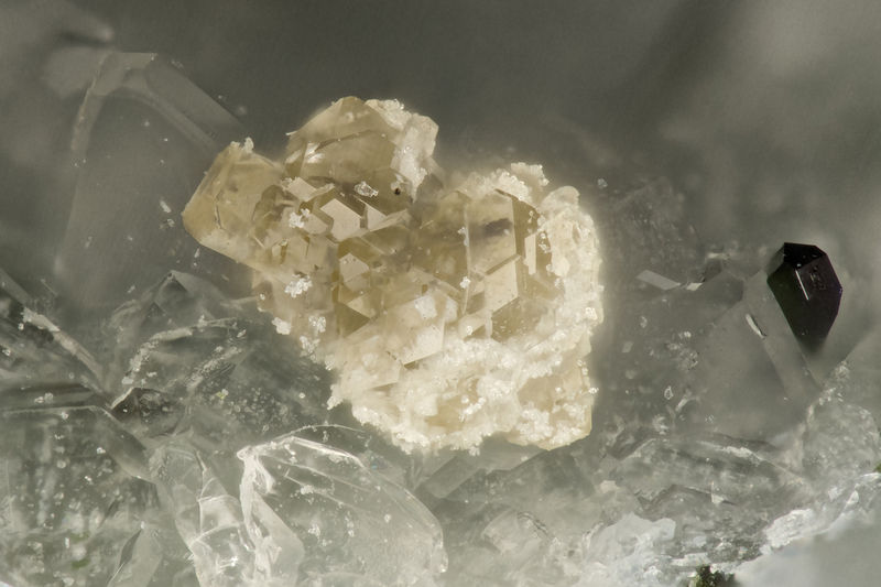 7169 thornasite.jpg