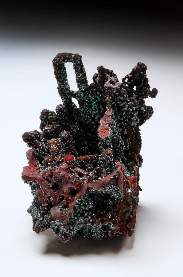 7899 Cuprite peekhole front - Copper Queen Mine Bisbee - 9pt6cm - J and G Spann Inv 7899 - Thomas Spann photo_SPA7451.jpg