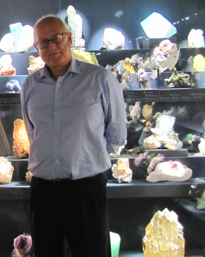Adalberto Giazotto in the Cristalli exhibit.jpg