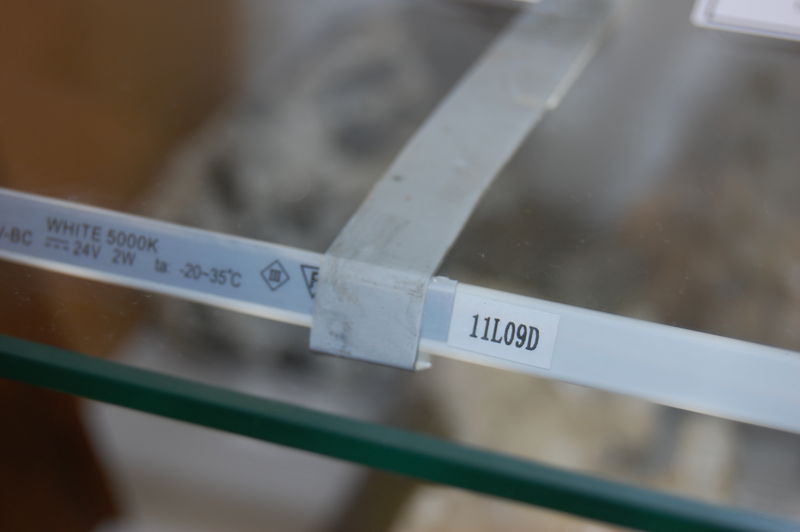 Aluminium shim clip under plate glass shelf.JPG