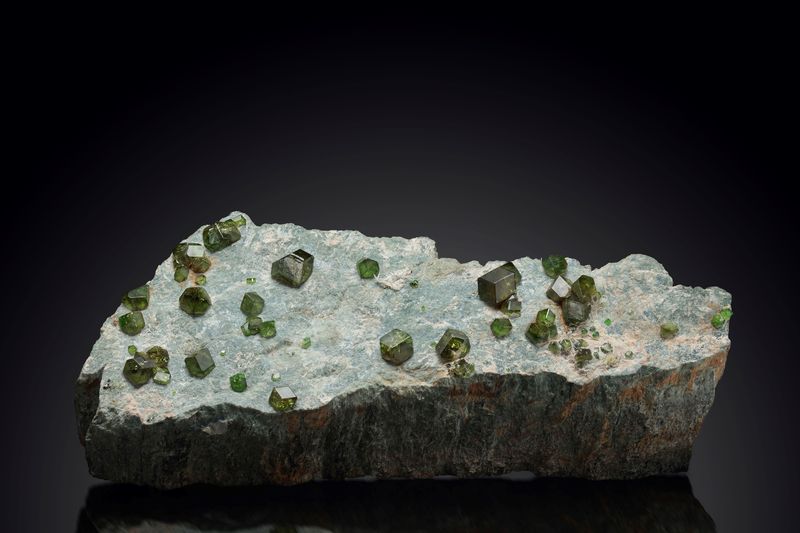 Andradite(demantoid variety)-MIM_Museum(1920).jpg