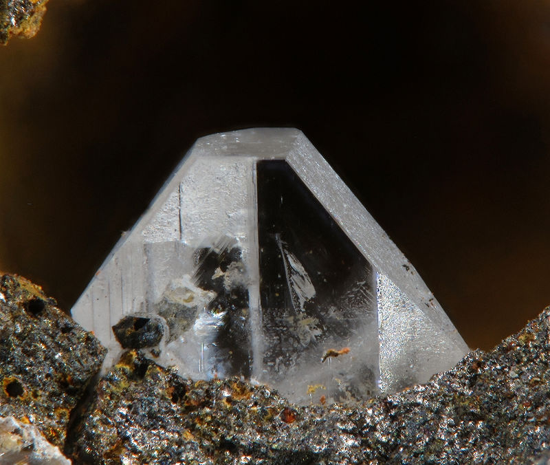 Anglesite 2 mm.jpg