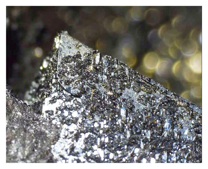 Argentinian Hematite (after Magnetite) - Under the Microscope 4.jpg