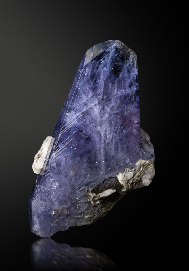 Axinite-(Mg)-MIM_Museum(2001).jpg