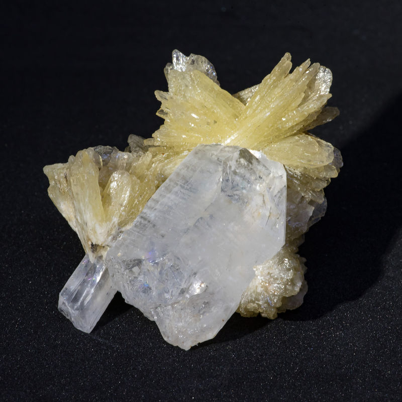 barite-on-quartz.jpg