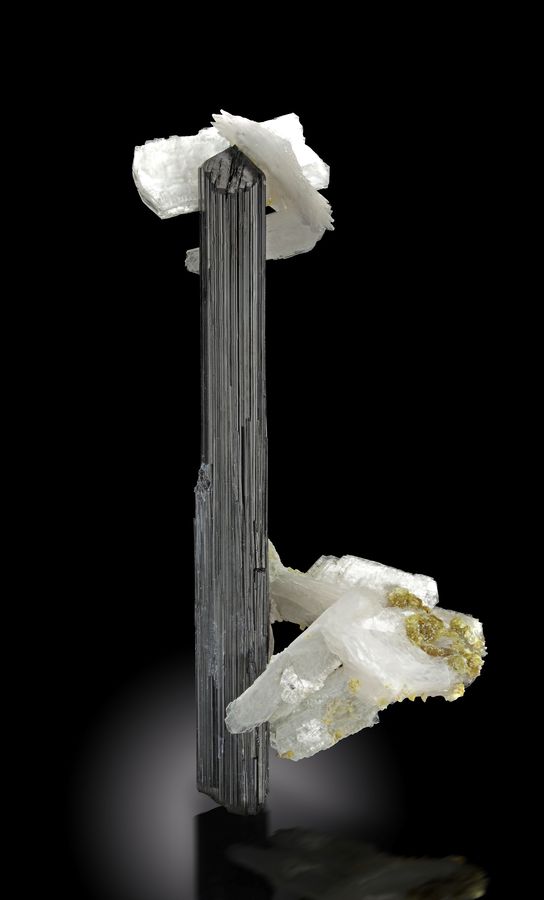 Bertrandite-MIM_Museum(1899).jpg