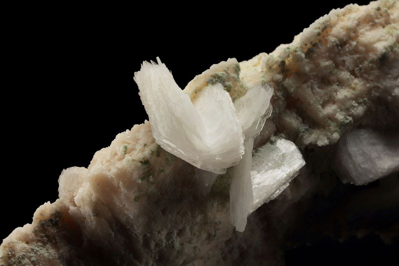 Bertrandite-MIM_Museum(1900-1).jpg