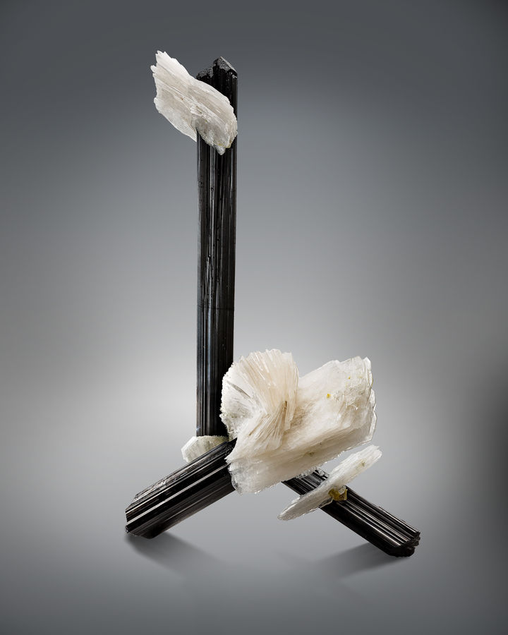 Bertrandite-MIM_Museum(1967).jpg