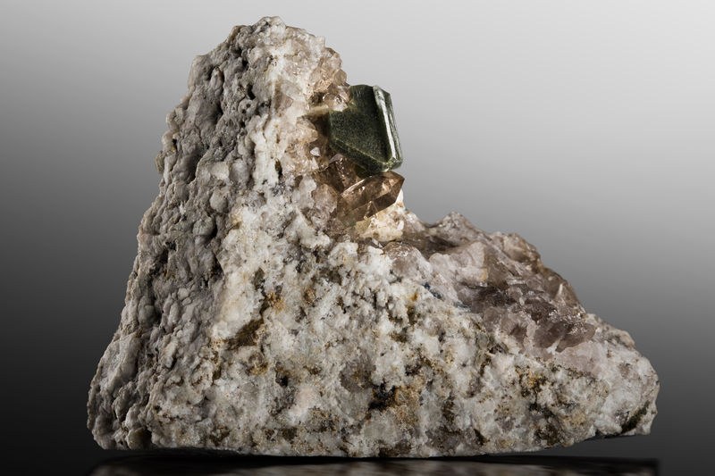 Bertrandite-MIM_Museum(2079).jpg