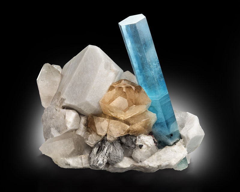 Beryl (variety aquamarine)-MIM_Museum(2228).jpg