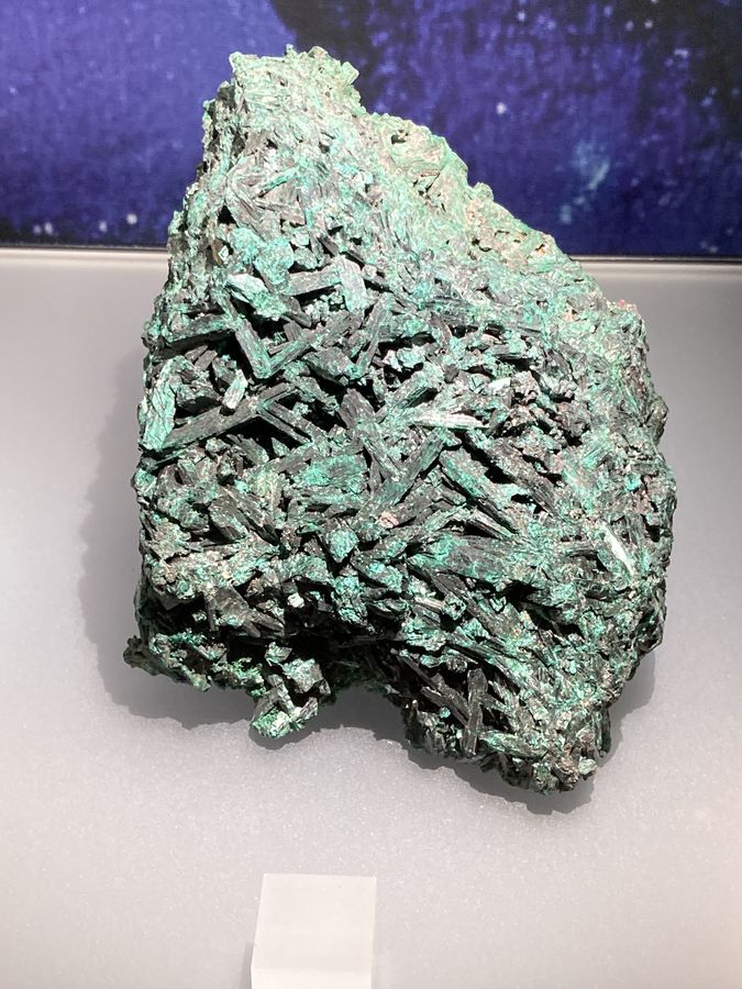 Brochantite, Shattuck Mine, Bisbee, Cochise Co, AZ, USA.JPG